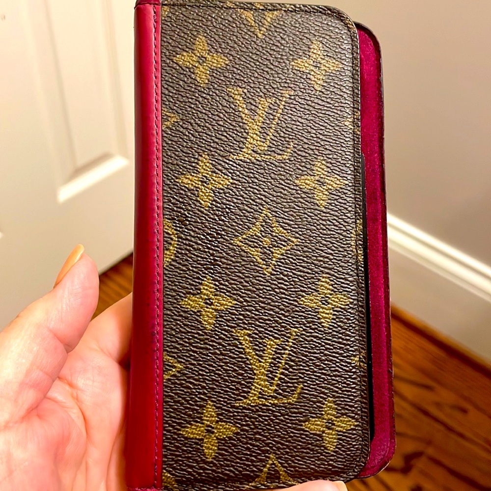 **SOLD**Louis Vuitton iPhone 11 & 12 Phone Folio Magenta/Fuchsia.